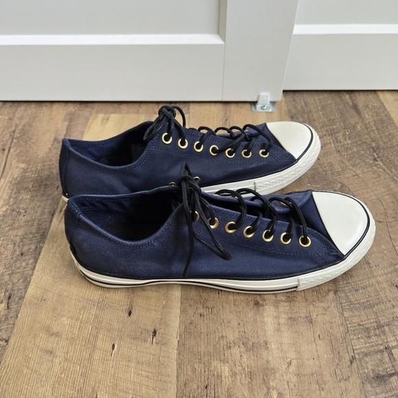 Converse Navy and White Men's Size 10 Or Womens 12 Sneakers - Picture 2 of 10